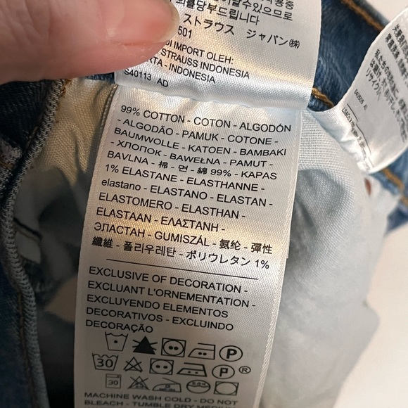 LEVI’S Ribcage Button Fly High Waisted Cutoff Jean Shorts Size 29 - Picture 5 of 5